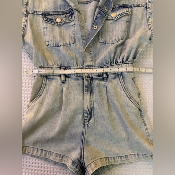 Blank NYC Acid Washed Denim Romper Women's SZ SM - Picture 9 of 10